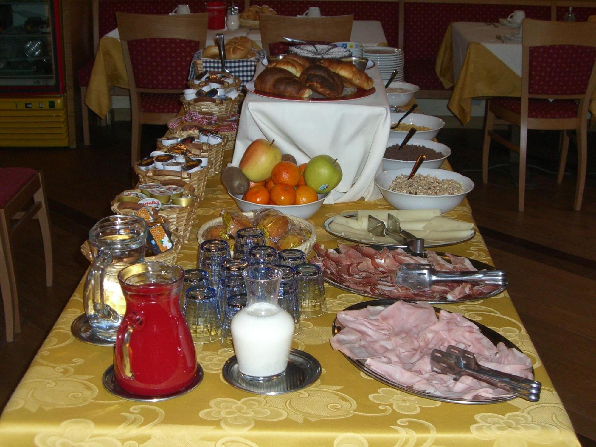 Garni Val Udai Hotel Mazzin Luaran gambar