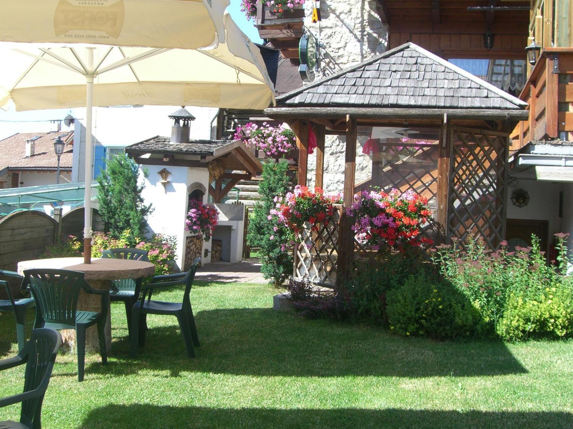 Garni Val Udai Hotel Mazzin Luaran gambar