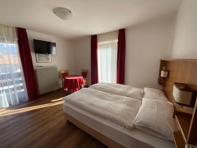 Garni Val Udai Hotel Mazzin Luaran gambar