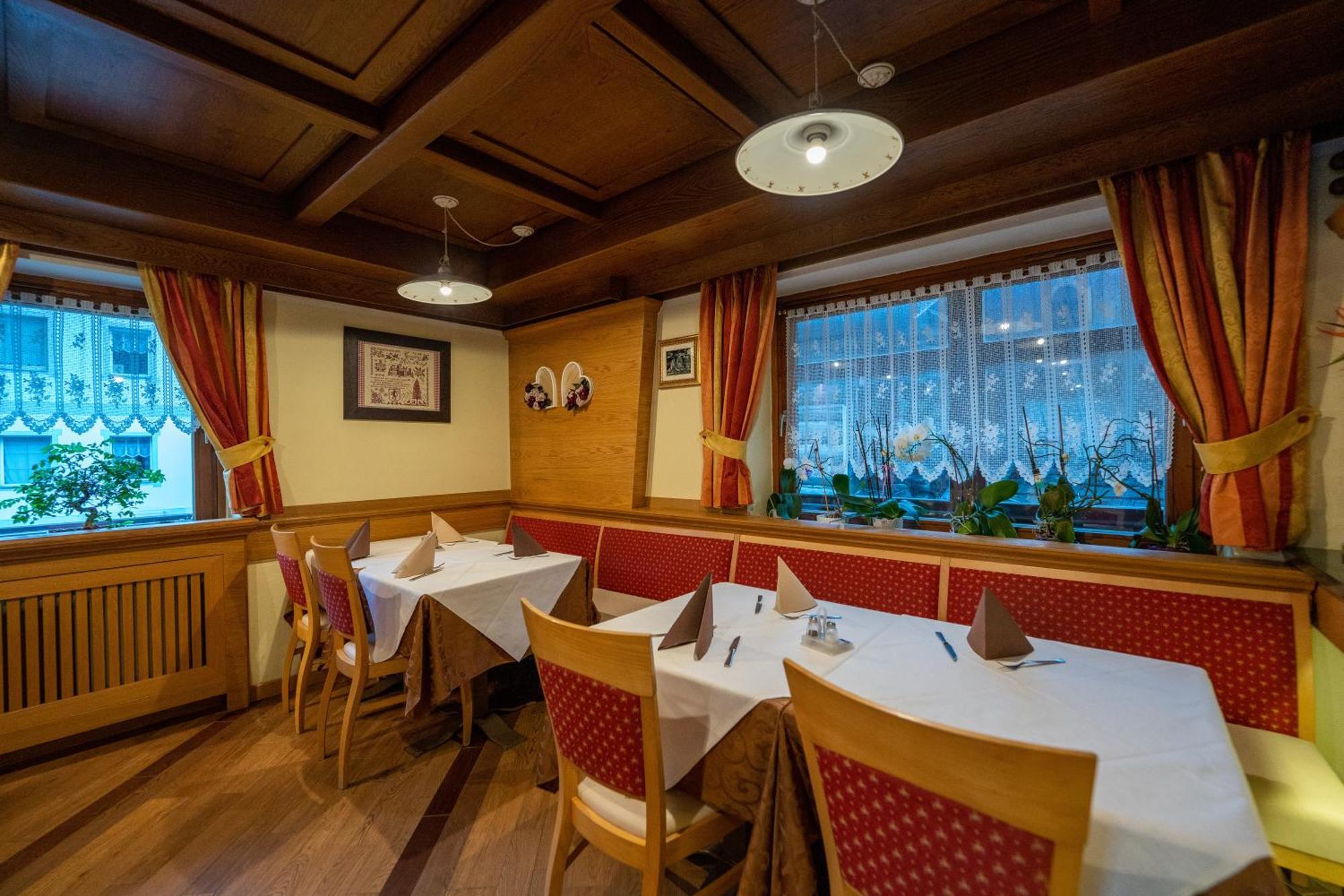 Garni Val Udai Hotel Mazzin Luaran gambar